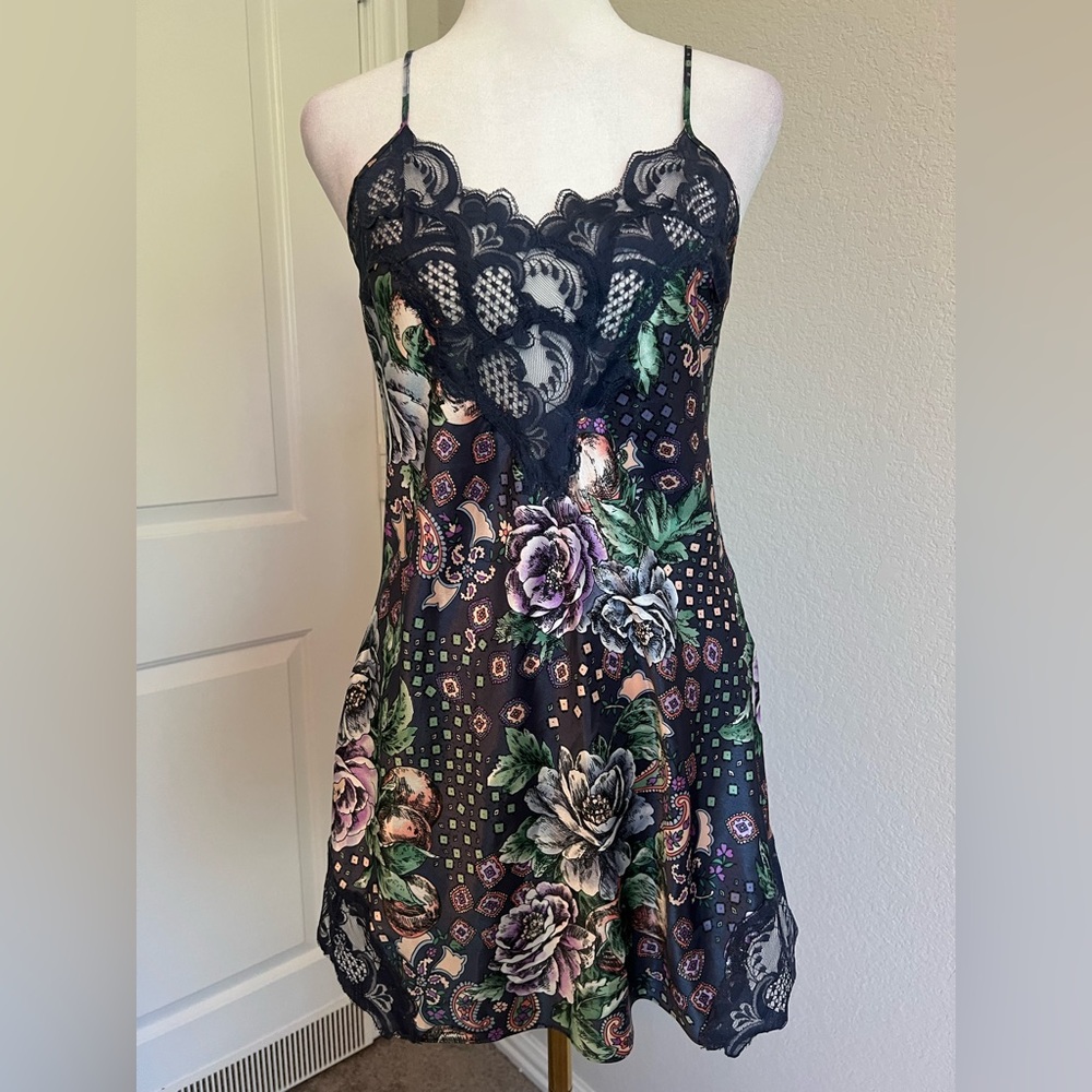 Victoria’s Secret Floral Lace trim Silk Slip mini nightgown womens size small